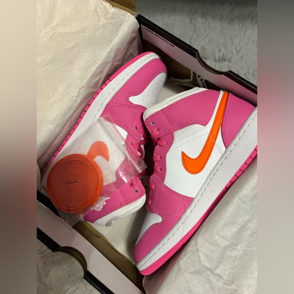 Nike BNWT Air Jordan 1 Mid